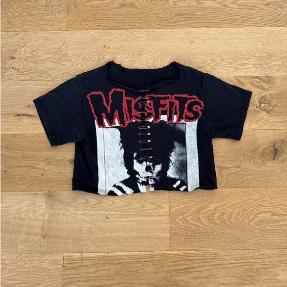 No Brand - Misfits Cut & Cropped Distressed Band Tee in Black - Picture 1 of 3